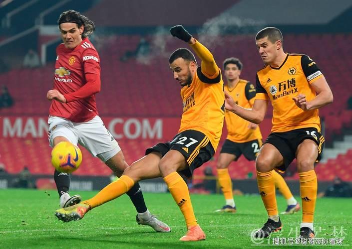 狼队绝杀曼联！红魔主场0-1吞败，英超近4轮仅得1分，争议前锋再失良机