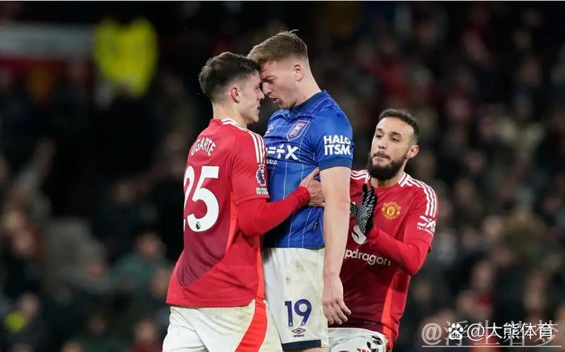 狼队绝杀曼联！红魔主场0-1吞败，英超近4轮仅得1分，争议前锋再失良机