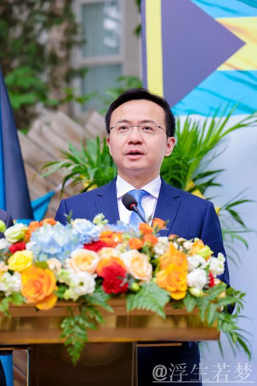 首冠喜悦！戴尔抽雪茄庆祝职业生涯新篇章